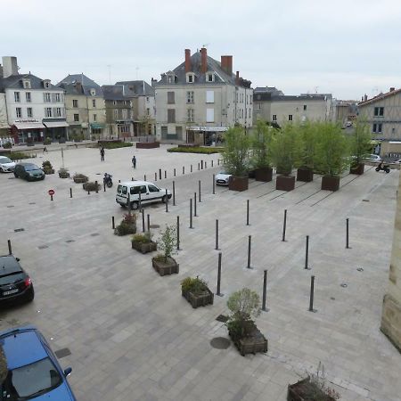 Grand Appartement Chaleureux Thouars Bagian luar foto