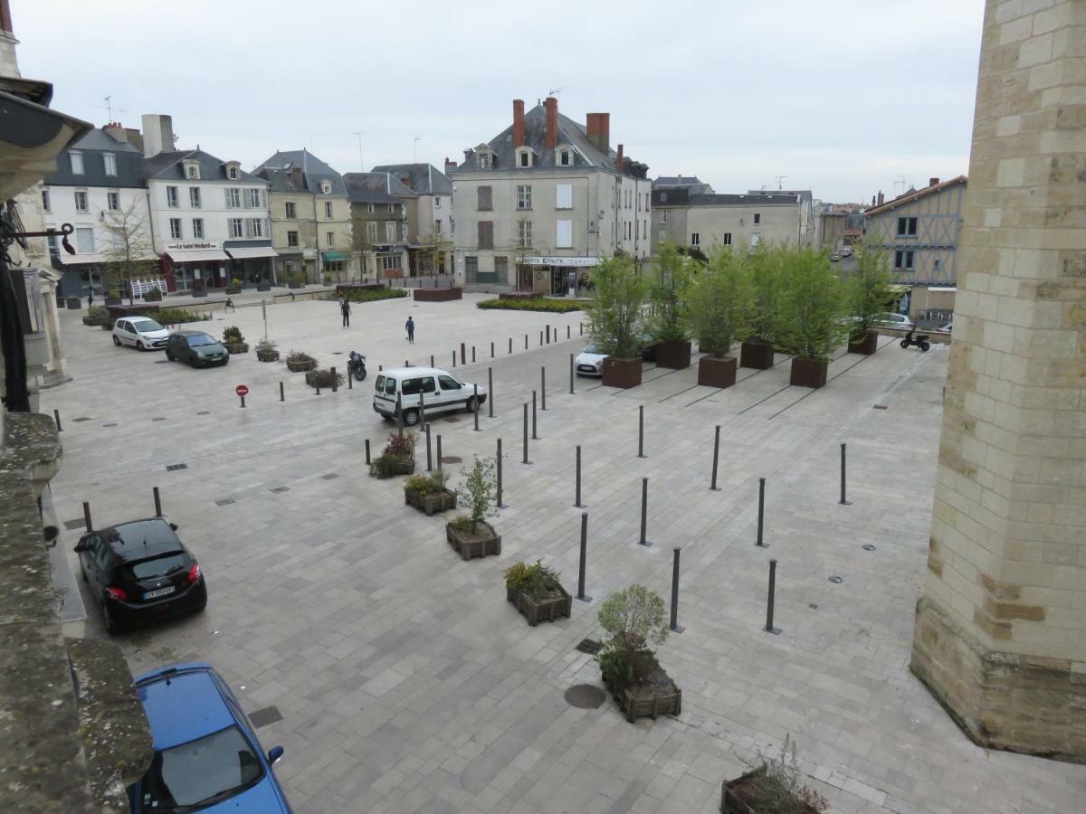 Grand Appartement Chaleureux Thouars Bagian luar foto